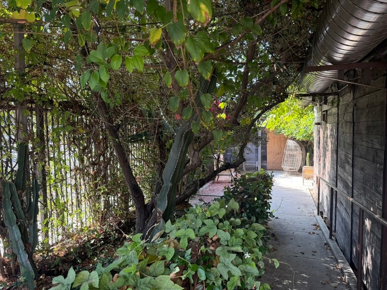 More Photos Of 1201-1205 N La Brea Ave, West Hollywood Restaurant For Lease