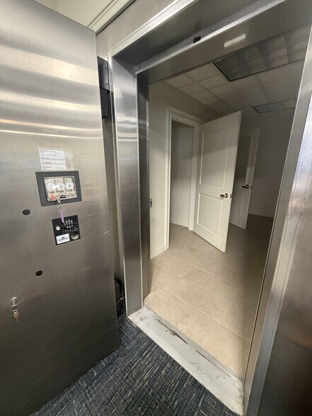 More Photos Of 445 W Main St, Branford Office For Lease