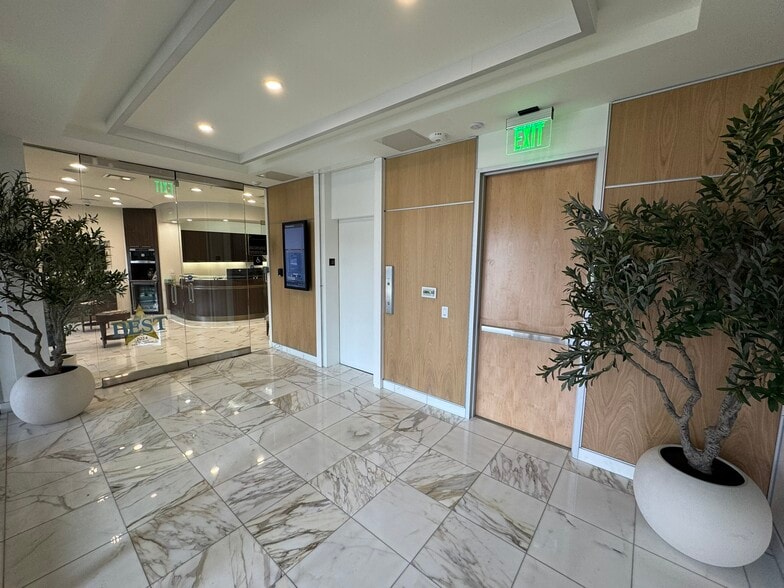 More Photos Of 22330 Hawthorne Blvd, Torrance Medical For Lease