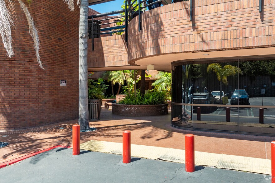 More Photos Of 3703 Camino del Rio S, San Diego Medical For Sale