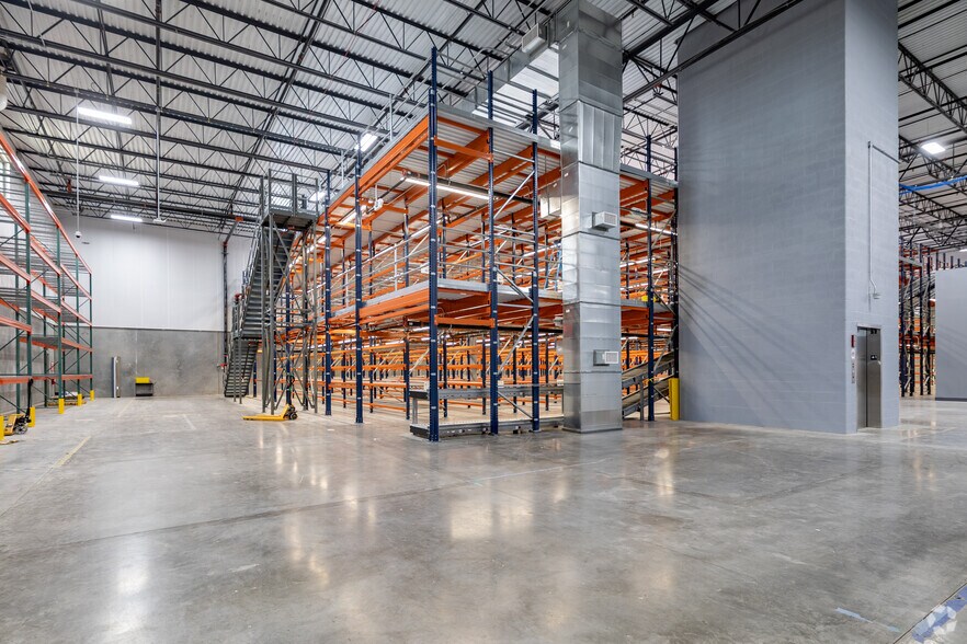 More Photos Of 12415 Old Lagrange Rd, Louisville Warehouse For Lease
