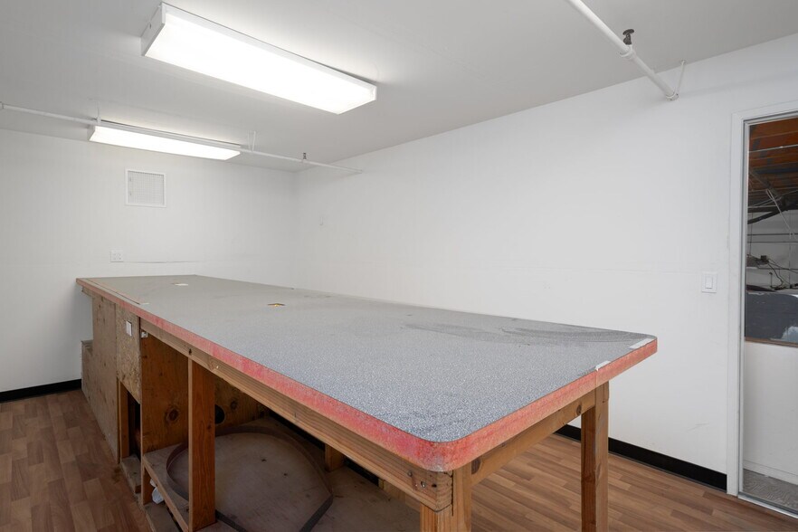 More Photos Of 320 Kentucky St, Bakersfield Manufacturing For Sale