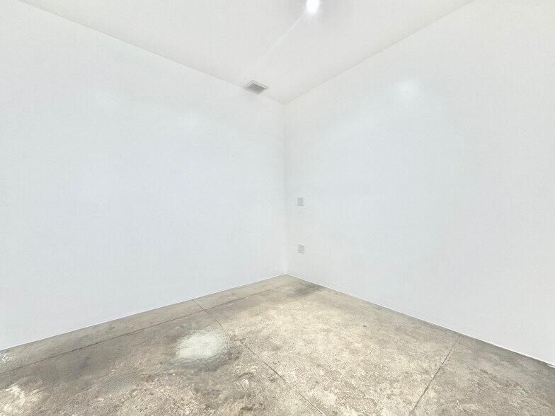 More Photos Of 623 E 9th St, Los Angeles Loft Creative Space For Lease