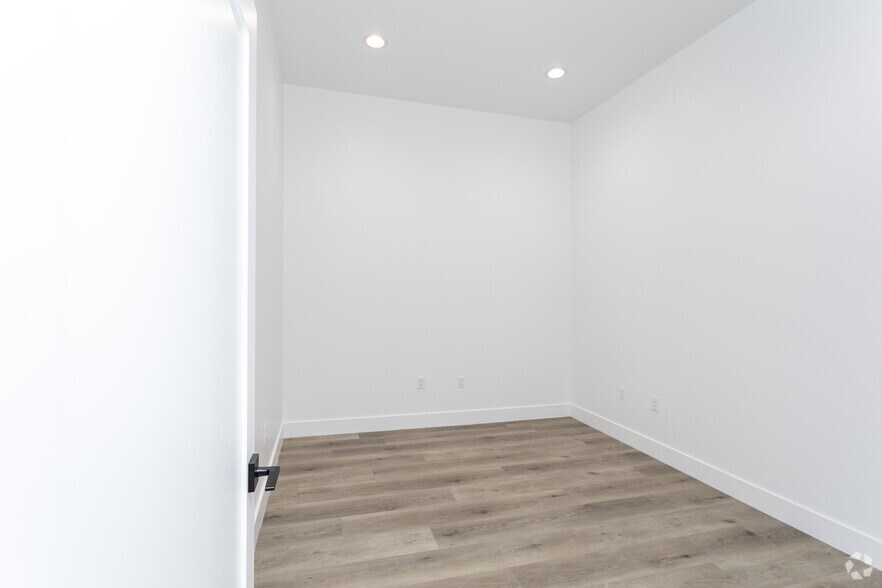 More Photos Of 1564 250 W, Spanish Fork Showroom For Lease