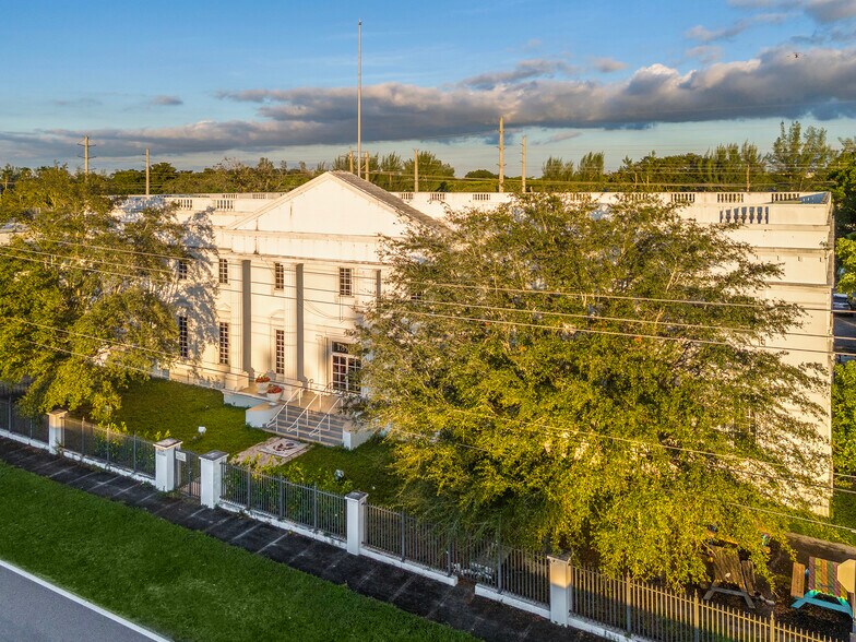 More Photos Of 15165 NW 77th Ave, Miami Lakes Medical For Lease