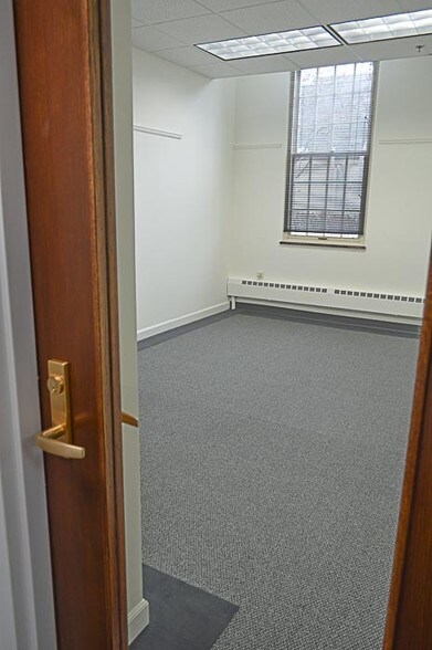 More Photos Of 127 S First St, Geneva Office Residential For Lease