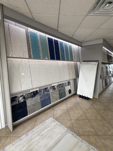 More Photos Of 297-311 Airport Pulling Rd N, Naples Warehouse For Lease