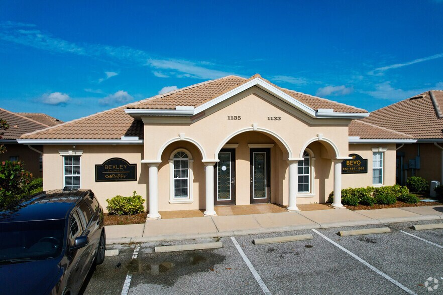 More Photos Of 1133-1135 Professional Park Dr, Brandon Medical For Lease