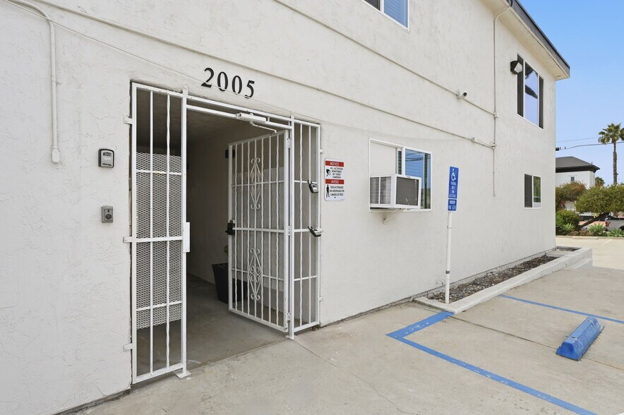 More Photos Of 2005 Highland Ave, National City Apartments For Sale