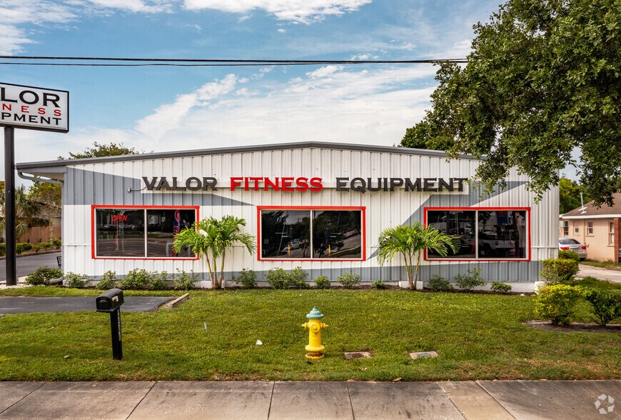 Primary Photo Of 3900 78th Ave, Pinellas Park Showroom For Lease