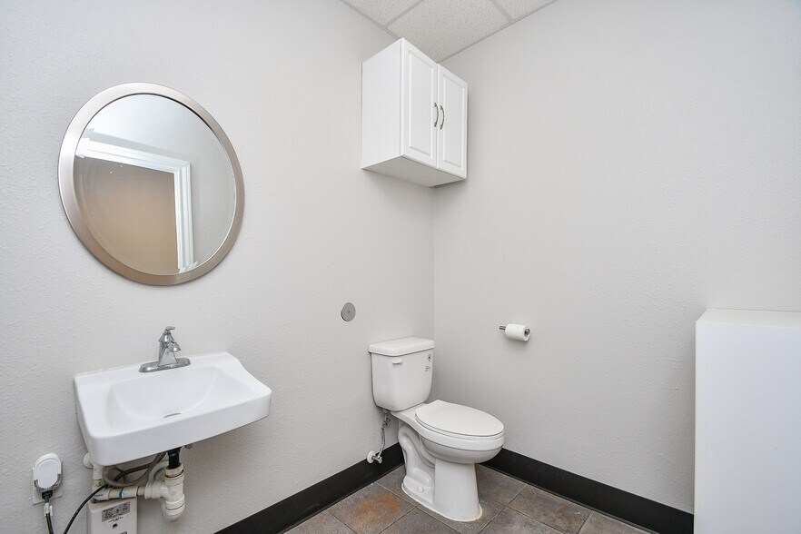 More Photos Of 21621 Rhodes Rd, Spring Warehouse For Lease