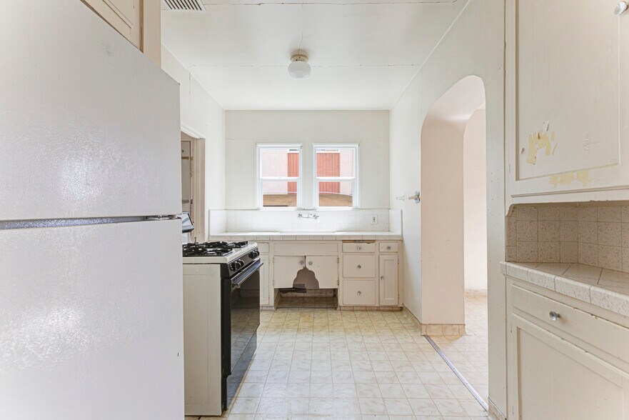 More Photos Of 4909 York Blvd, Los Angeles Office For Sale