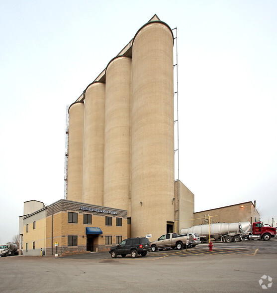 Primary Photo Of 12300 Dupont Ave S, Burnsville Cement Gravel Plant For Lease