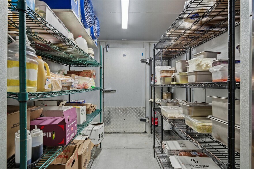 More Photos Of 109 N Houston St, Edgewood Restaurant For Sale