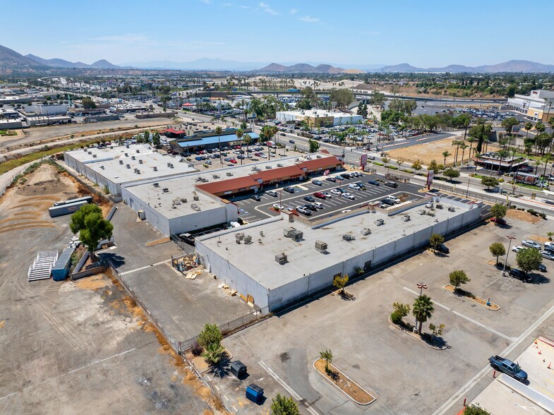 More Photos Of 965 S E St, San Bernardino Freestanding For Lease