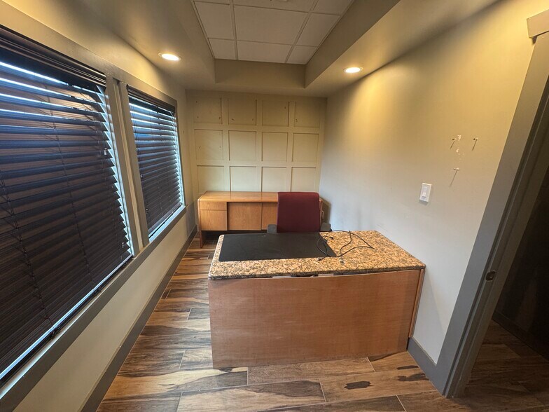 More Photos Of 1517 N Orange Blossom Trl, Orlando Office For Lease