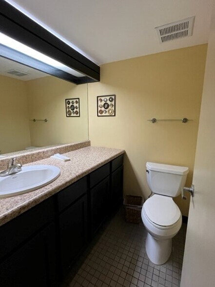 More Photos Of 3333 W Kennedy Blvd, Tampa Loft Creative Space For Lease