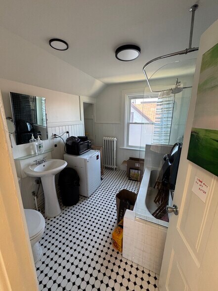 More Photos Of 168 13th Ave NE, Minneapolis Storefront Retail Office For Lease