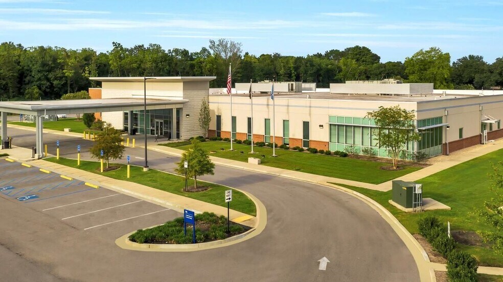 Primary Photo Of 3149 Ambassador Caffery Pky, Lafayette Hospital For Sale