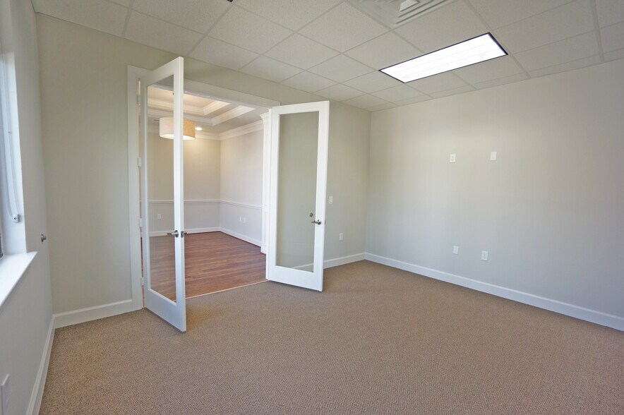 More Photos Of 633 E Fernhurst Dr, Katy Medical For Lease