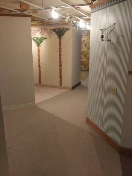 More Photos Of 228 E Washington St, Shelbyville Warehouse For Sale