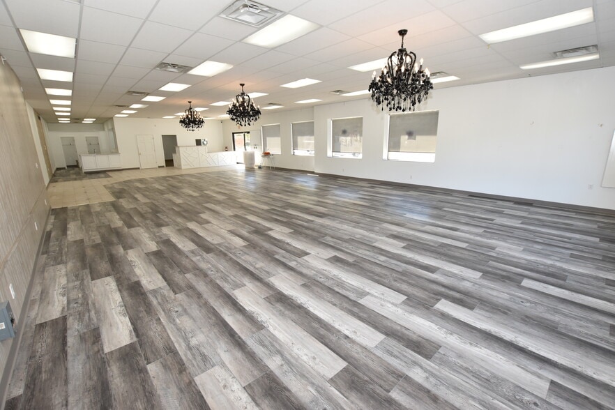 More Photos Of 5480-5488 Richfield Rd, Flint Unknown For Lease