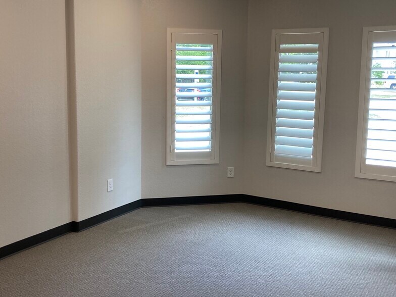 More Photos Of 6536 Greatwood Pky, Sugar Land Office For Sale