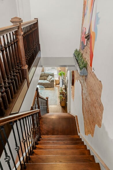 More Photos Of 305 N Queen St, Lancaster Storefront Retail Residential For Sale