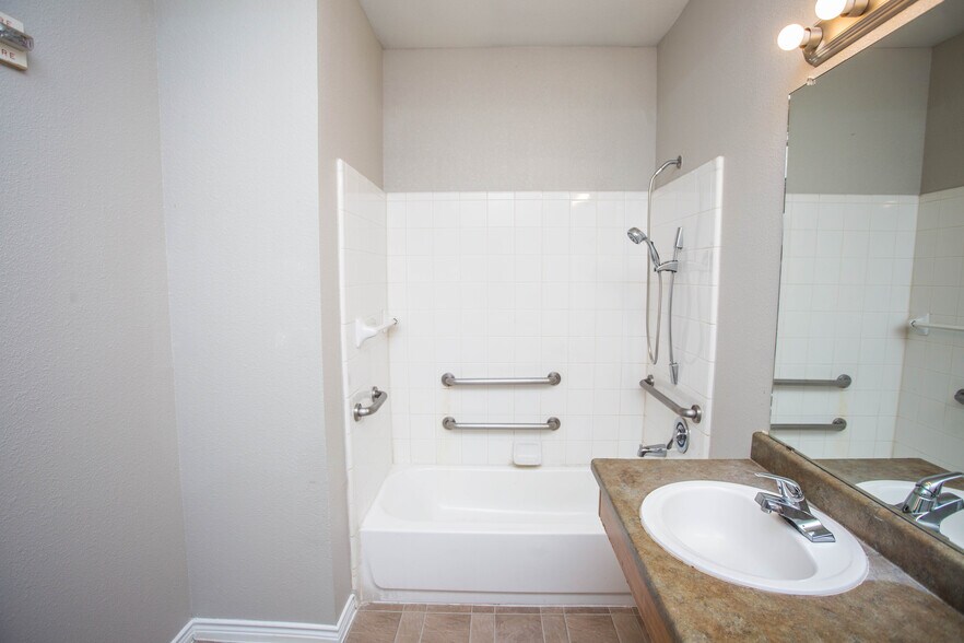 More Photos Of 2627 Oak Dr, Lubbock Apartments For Sale