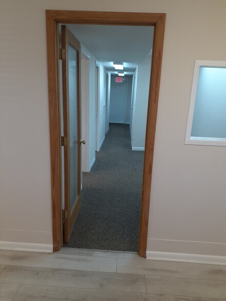 More Photos Of 7120-7190 Seminole Blvd, Seminole Office For Lease
