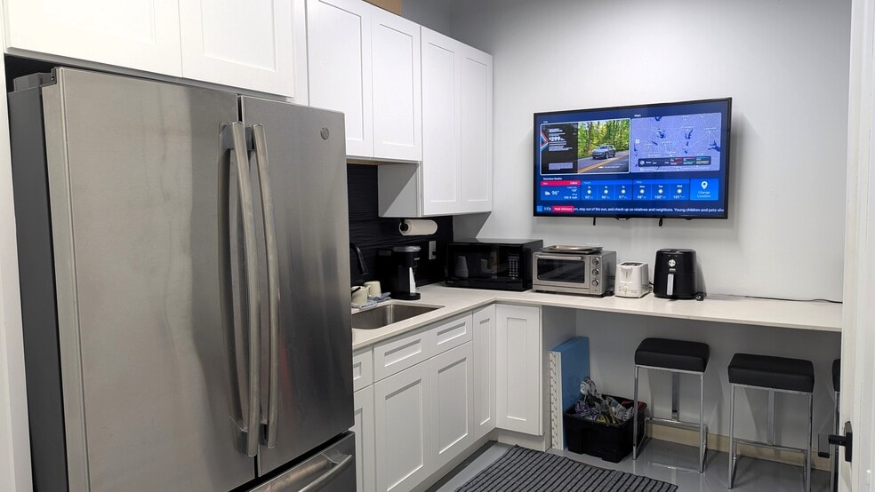 More Photos Of 208 S Cottonwood Dr, Richardson Medical For Lease