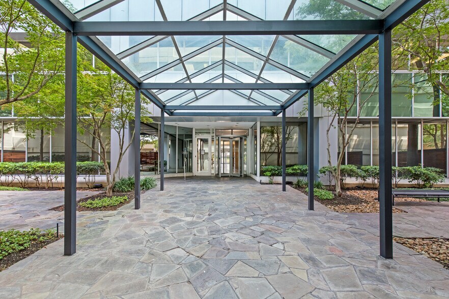 More Photos Of 8111 Lyndon B Johnson Fwy, Dallas Office For Lease