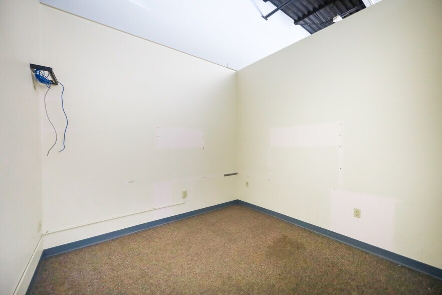 More Photos Of 2052-2070 Romig Rd, Akron Storefront For Sale