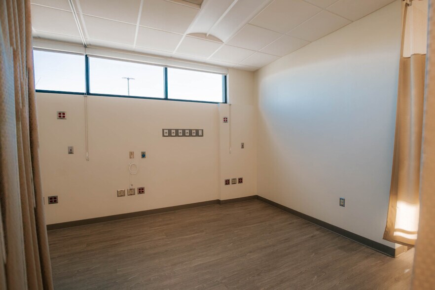 More Photos Of 11880 Physicians dr, El Paso Healthcare For Sale