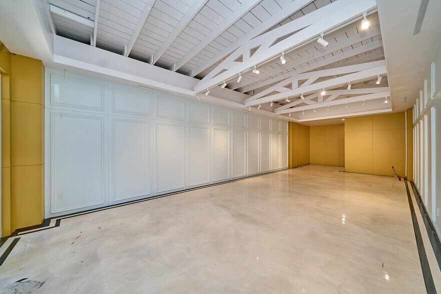 More Photos Of 112-122 S Robertson Blvd, Los Angeles Storefront Retail Office For Sale