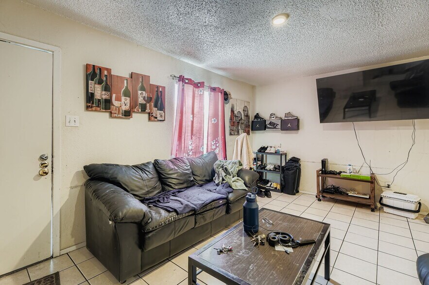 More Photos Of 5803 Cougar Dr, Austin Apartments For Sale