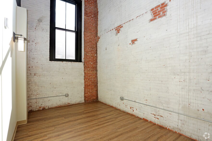 More Photos Of 511 Pershing Ave, Davenport Multifamily For Sale