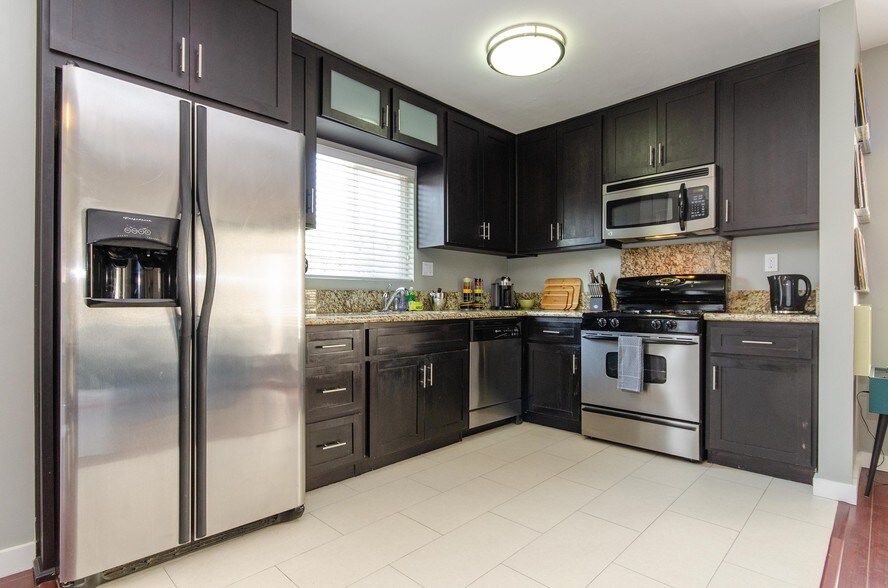 More Photos Of 1530 N Formosa Ave, Los Angeles Apartments For Sale