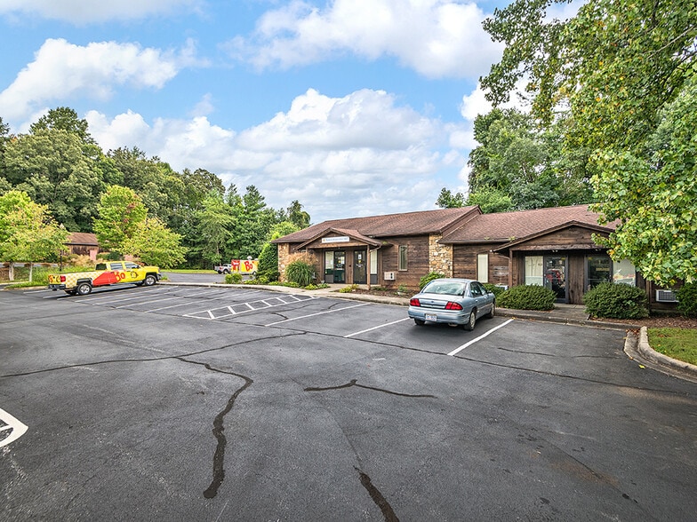 More Photos Of 141 Glenn Bridge Rd, Arden Light Distribution For Lease