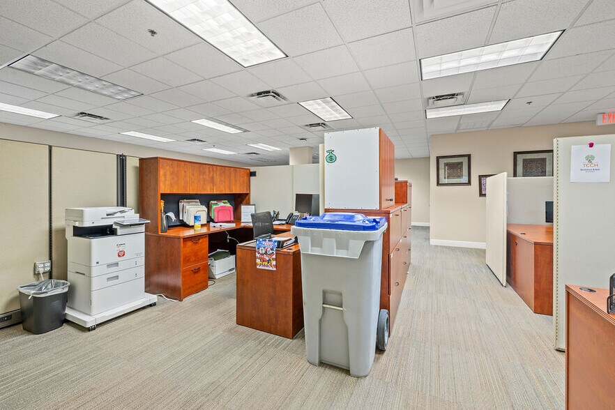 More Photos Of 1555 Indian River Blvd, Vero Beach Medical For Lease