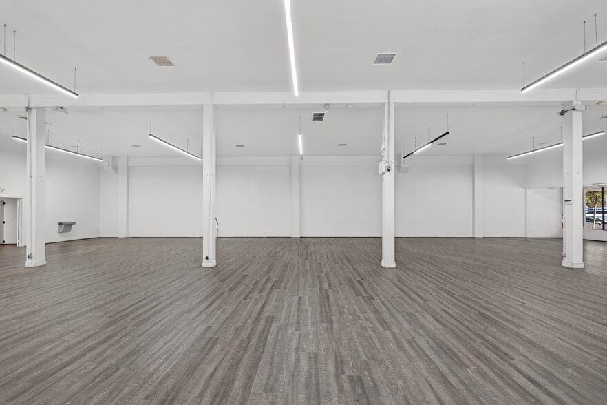 More Photos Of 1300-1340 Broadway Ave, Atwater Storefront For Lease
