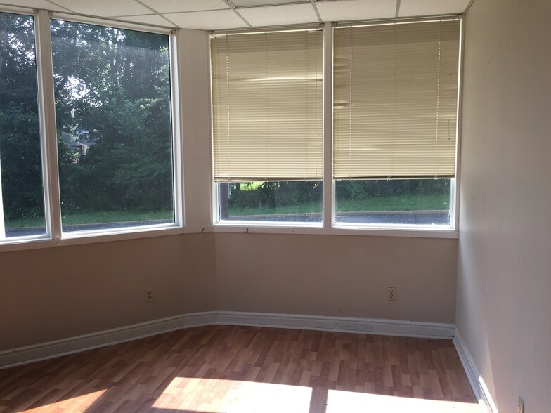 More Photos Of 275 Center Rd, Monroeville Office For Lease