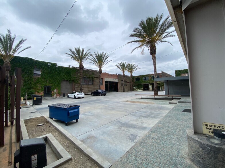 More Photos Of 5955-5959 S Western Ave, Los Angeles Office For Sale