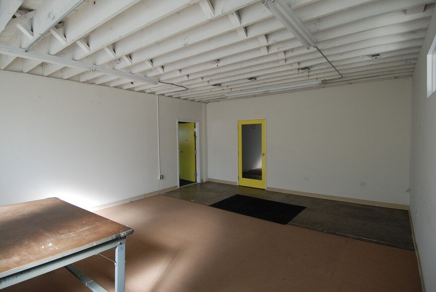 More Photos Of 865-867 Isabella St, Oakland Warehouse For Lease