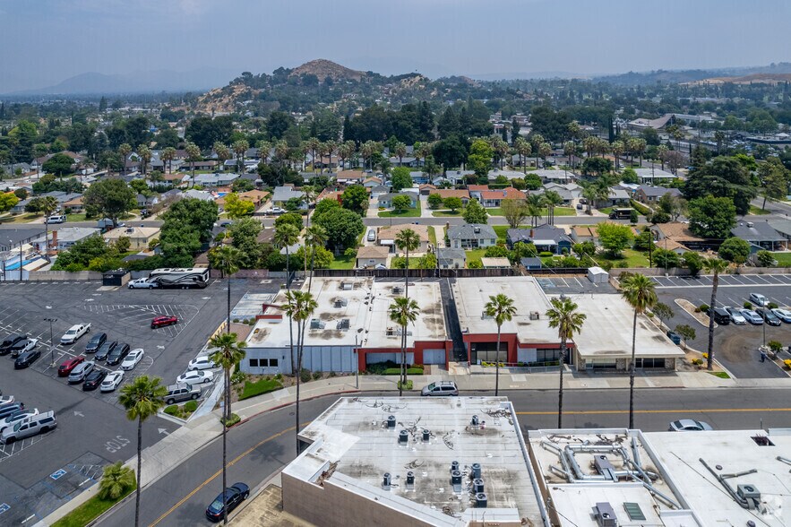 More Photos Of 3775 Elizabeth St, Riverside Office For Sale