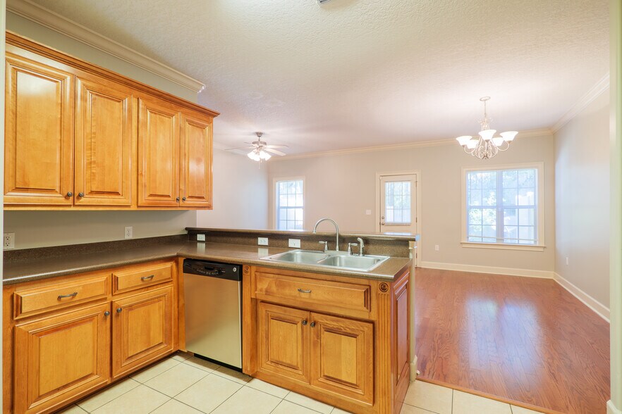 More Photos Of 3400 N Barack Obama Blvd, Valdosta Apartments For Sale