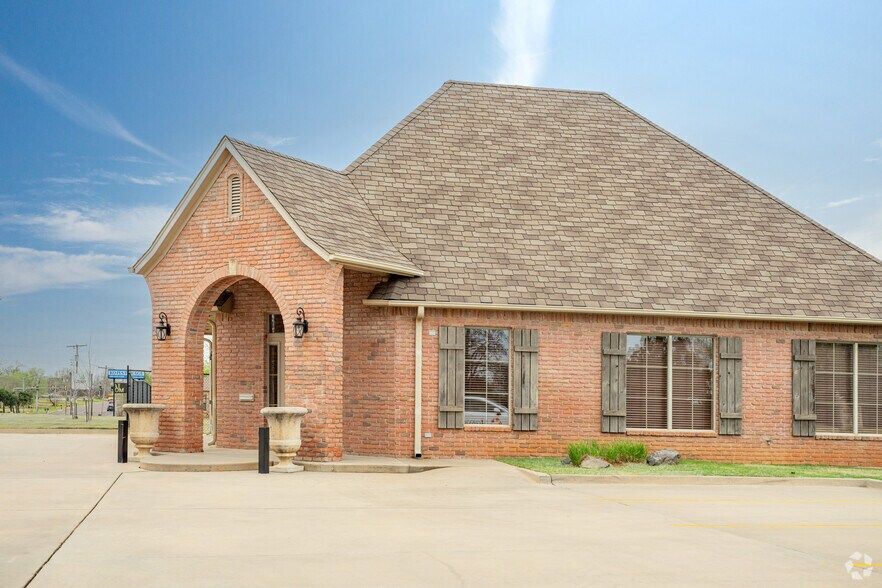 More Photos Of 2401 Capella Blvd, Harrah Coworking Space