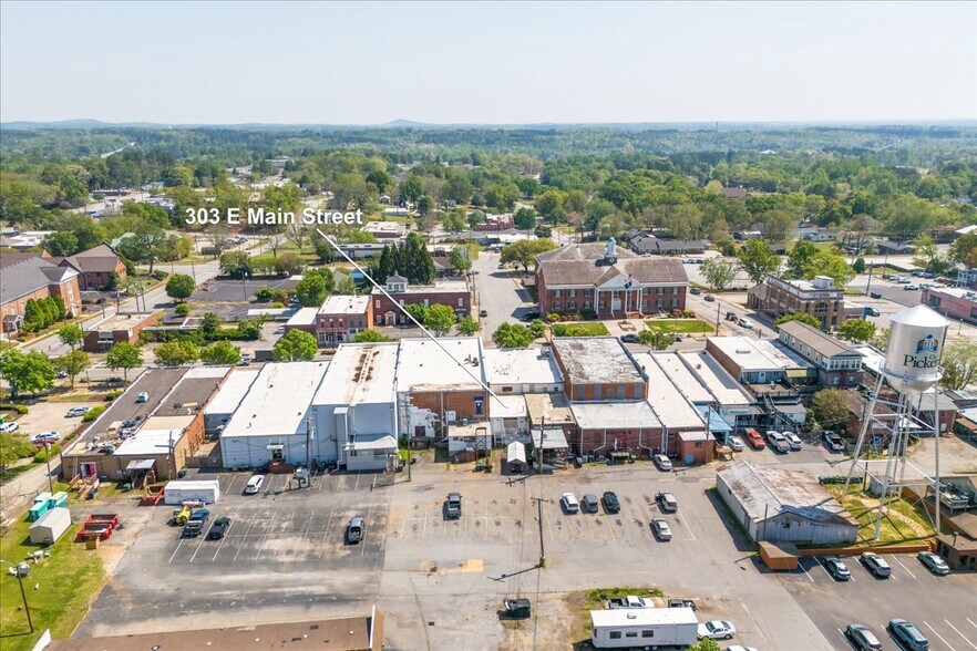 More Photos Of 303 E Main St, Pickens General Retail For Sale