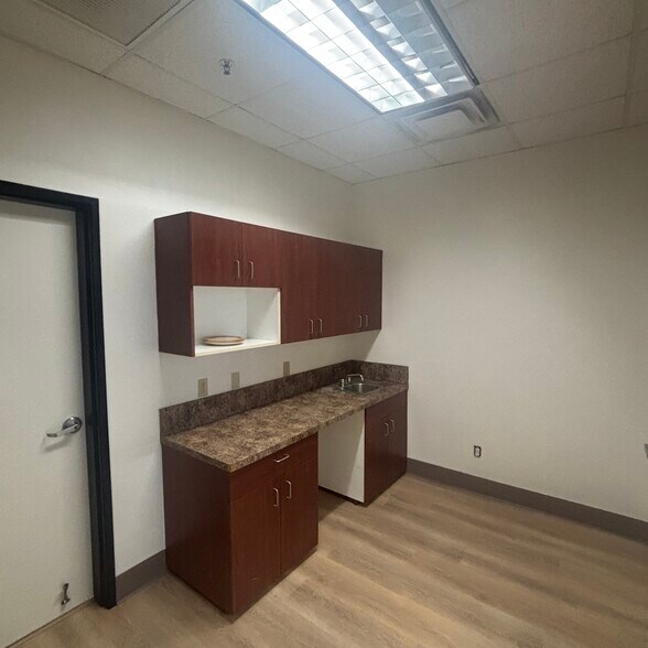 More Photos Of 46341 Commerce St, Indio Warehouse For Lease