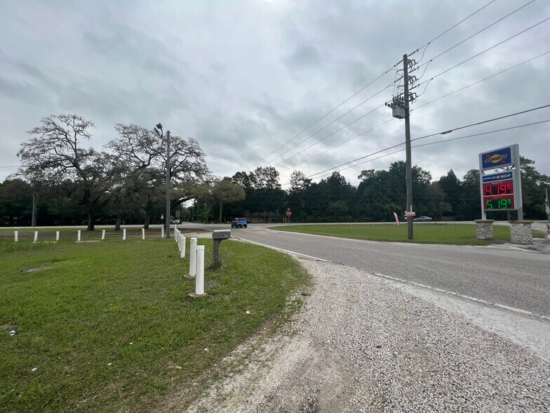 More Photos Of 20907 Bowman Rd, Spring Hill Light Distribution For Sale